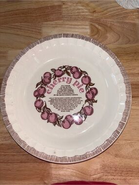 Royal China by Jeannette 11 in cherry pie plate